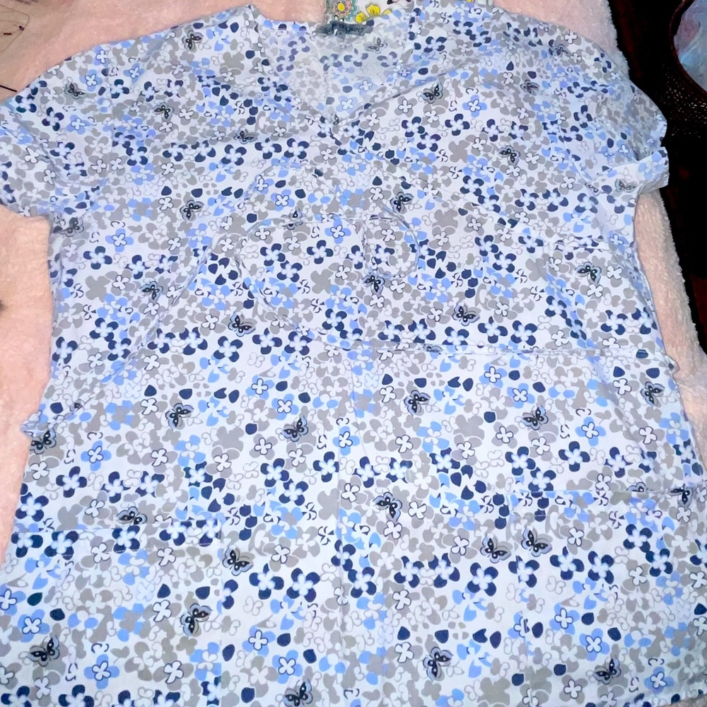 Scrub top